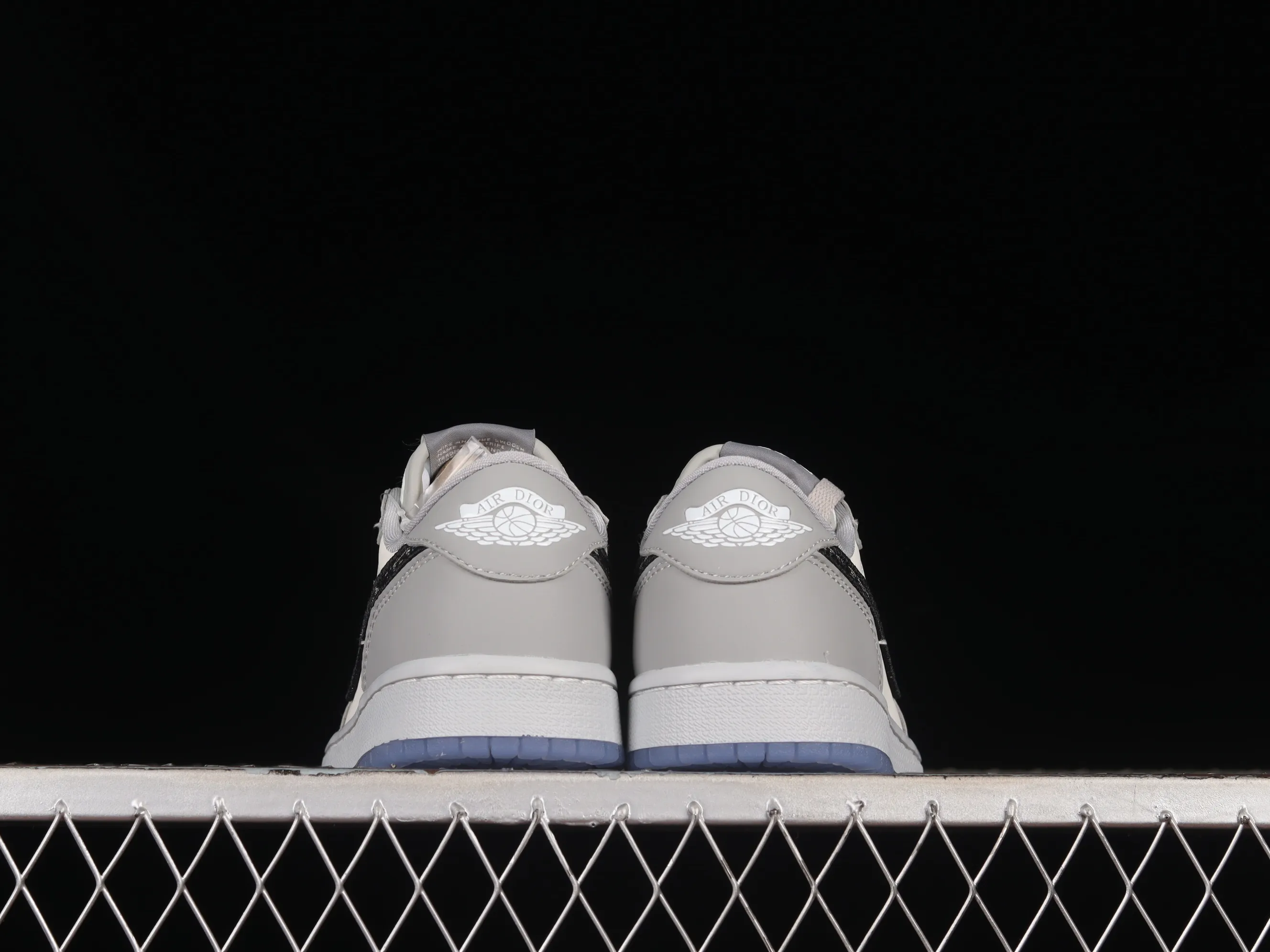 All categories Air Jordan Jordan series basketball shoes Air Jordan 1 Low Dior x Air Jordan 1 Low AJ1 Joe 1 Dior joint white gray low top CN8608-002